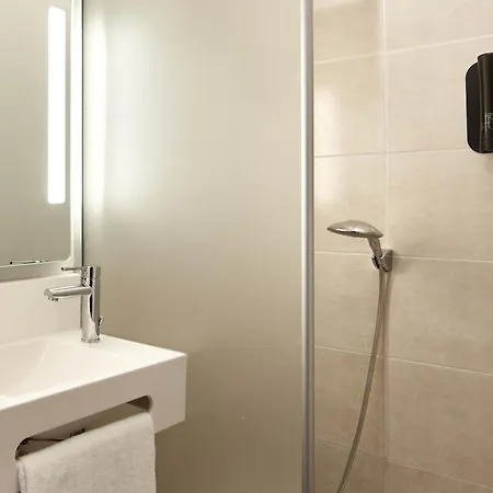 Hotel Saint Christophe Cergy