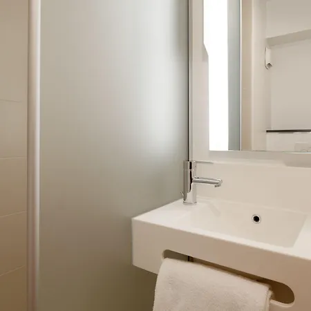 Saint Christophe Hotel Cergy
