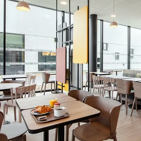 Saint Christophe Hotel Cergy