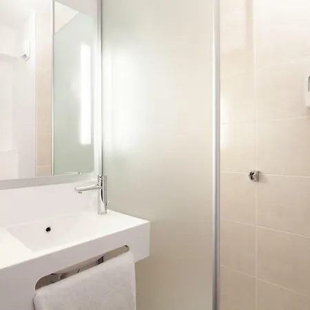 Saint Christophe Hotel Cergy