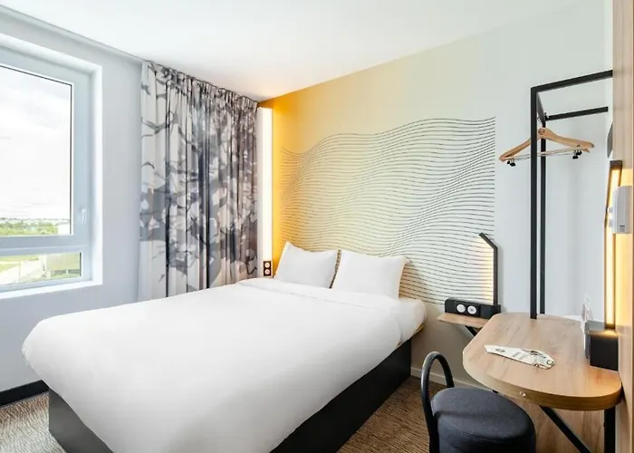 Saint Christophe Hotel Cergy