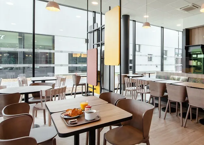 Saint Christophe Hotel Cergy